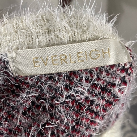 Everleigh Aztec Fuzzy High Low Hem Sweater Size Large - Picture 5 of 6